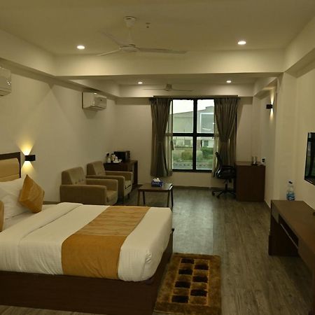 Hotel The Orange Zest Vithalpur Esterno foto