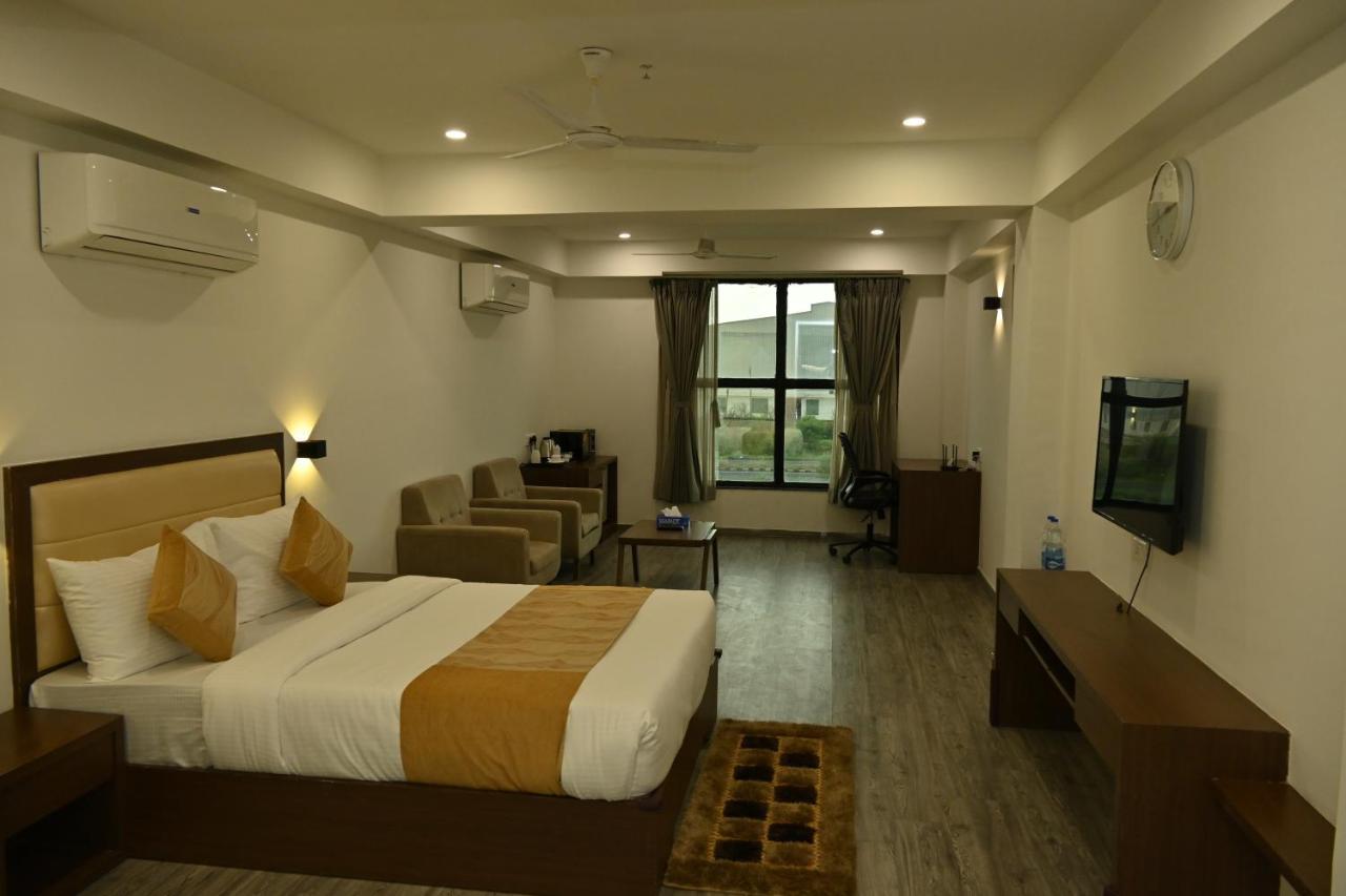 Hotel The Orange Zest Vithalpur Esterno foto