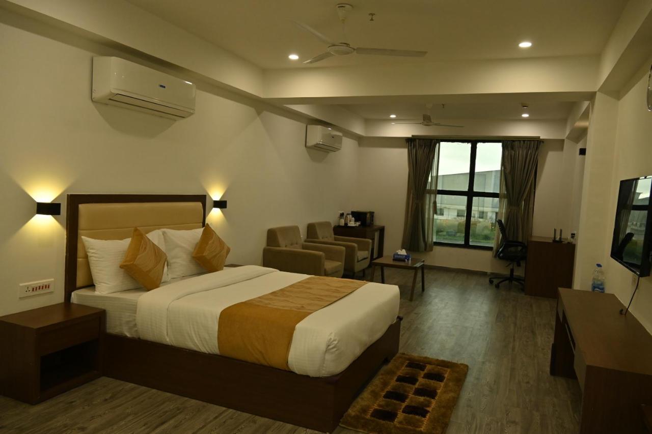 Hotel The Orange Zest Vithalpur Esterno foto